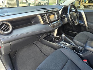 2018 Toyota RAV4 - Thumbnail