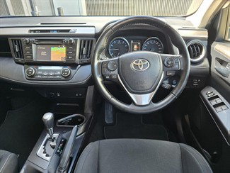 2018 Toyota RAV4 - Thumbnail