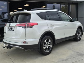 2018 Toyota RAV4 - Thumbnail