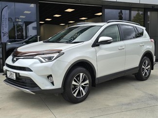 2018 Toyota RAV4 - Thumbnail