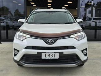 2018 Toyota RAV4 - Thumbnail