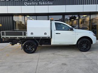 2018 Mitsubishi Triton - Thumbnail