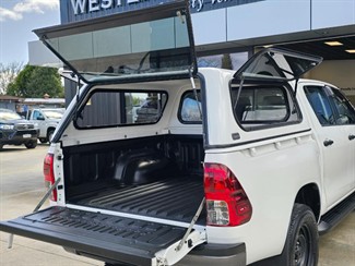 2019 Toyota Hilux - Thumbnail