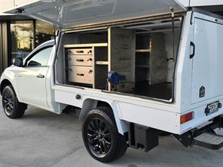 2018 Mitsubishi Triton - Thumbnail