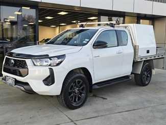 2024 Toyota Hilux - Thumbnail