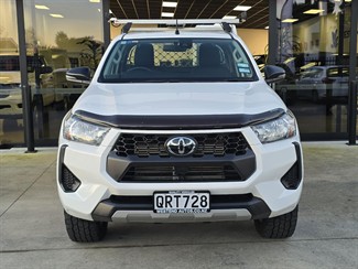 2024 Toyota Hilux - Thumbnail