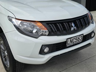 2018 Mitsubishi Triton - Thumbnail