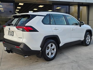2021 Toyota RAV4 - Thumbnail