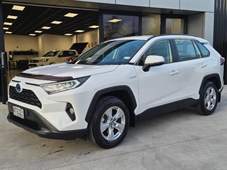 2021 Toyota RAV4 - Thumbnail