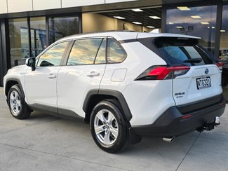 2021 Toyota RAV4 - Thumbnail