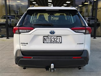 2021 Toyota RAV4 - Thumbnail