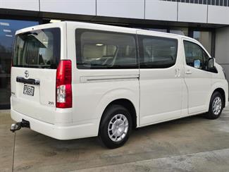 2022 Toyota Hiace - Thumbnail