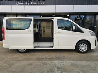 2022 Toyota Hiace - Thumbnail