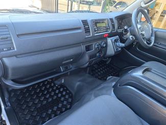 2017 Toyota Hiace - Thumbnail