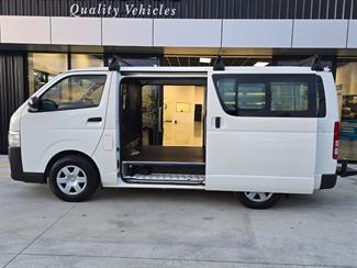 2017 Toyota Hiace - Thumbnail